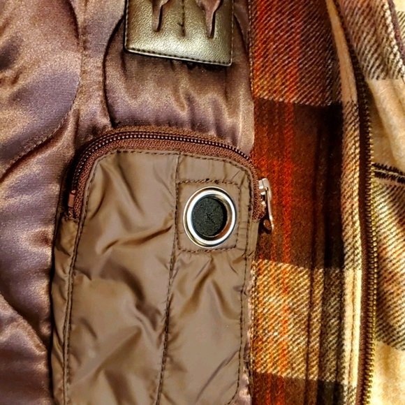 Vest - Picture 5 of 6